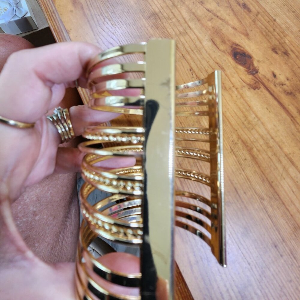 Womens Cuffed Large Bracelet Gold Tone - Picture 4 of 5